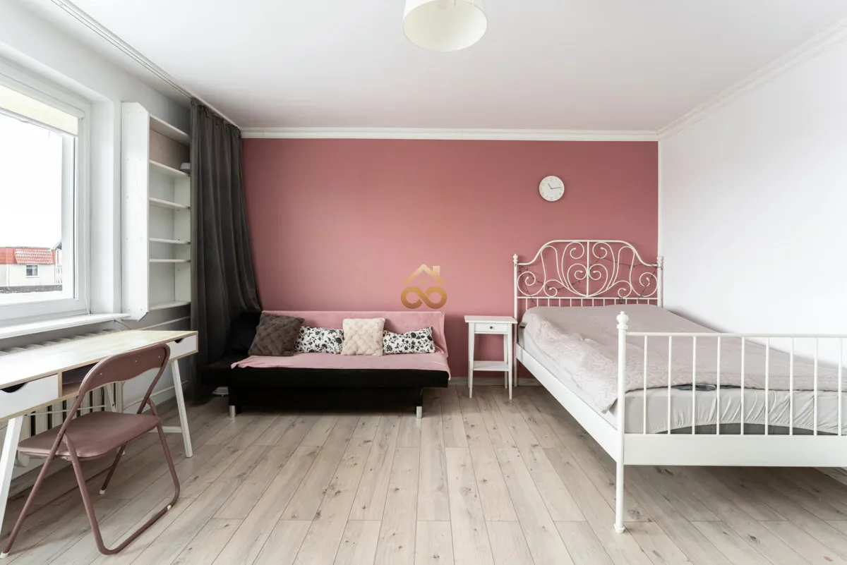 duża kawalerka z możliwością wydzielenia 2 pokoju!